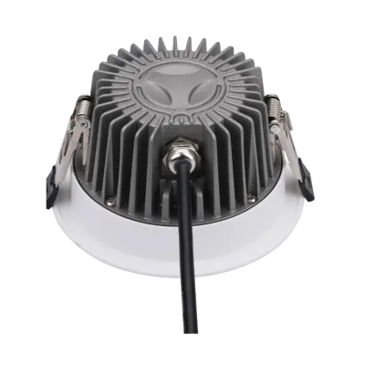 Rückseite des LED Einbaustrahlers IP65 RGBW 12W 24V mit Aluminium-Kühlkörper und Montagefedern