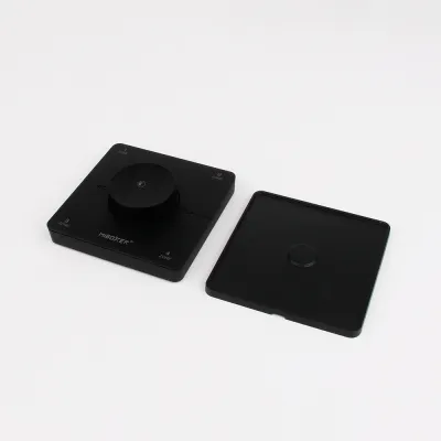 MiBoxer K0S CCT LED Wandfernbedienung Schwarz 2.4GHz Drehregler mit Montageplatte und Komponenten MiBoxer K0S CCT LED Wandfernbedienung in Schwarz mit Drehregler und separater Montageplatte zur Installation und Steuerung von LED Streifen über 2.4GHz Funk
