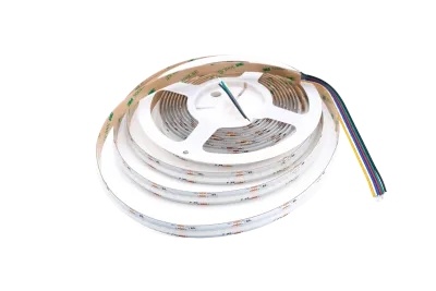 COB RGBCCT LED-Streifen 12 mm abgerollt – Chip-on-Board-Technologie mit 840 LEDs/m für durchgängiges Licht ohne sichtbare Punkte