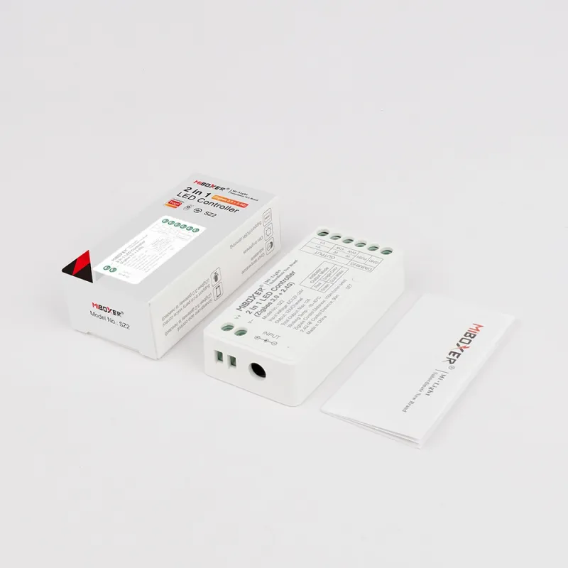 MiBoxer SZ2 LED Controller – kompaktes Gehäuse 17x36x74,5 mm, Schrägansicht, Zigbee 3.0 und 2,4 GHz, 2-in-1 für einfarbige und CCT LED Streifen