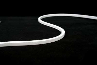 Flexible LED Neon Tube 10x10mm aus Silikon für 24V LED Streifen, IP67 wasserdicht als gebogene Lichtlinie