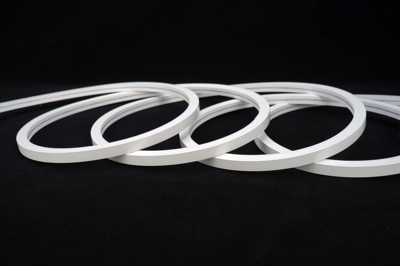 LED Neon Tube 12x12mm unbeleuchtet als 5m Rolle, flexibler Silikon Schlauch 24V IP67 Detailansicht
