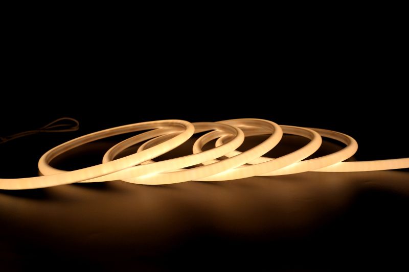 LED Neon Tube 13x13mm neutralweiß leuchtend, gleichmäßige Lichtlinie im Silikon Schlauch 24V IP67