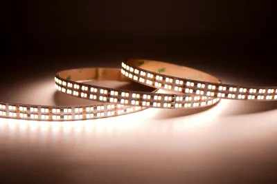 CCT LED Streifen 24V – 480 LEDs/m in Neutralweiß, CRI92, Tunable White 24V CCT LED Streifen mit 480 LEDs/m in neutralweißer Einstellung – hoher CRI92, gleichmäßige Ausleuchtung und variabel einstellbare Farbtemperatur für moderne Innenbeleuchtung
