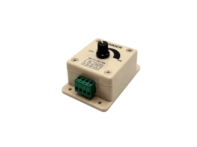 LED Dimmer 12V 24V 8A – Drehdimmer im Gehäuse LED Dimmer 12V 24V 8A Drehdimmer für LED Streifen im Gehaeuse