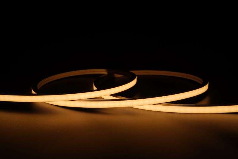 LED Neon Tube 10x10mm neutralweiß als Lichtlinie, flexibler Silikon Schlauch für 24V LED Streifen IP67