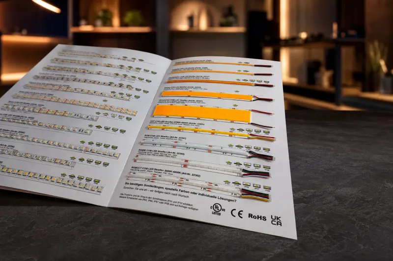 Premium LED Streifen Musterheft mit echten leuchtenden Mustern im Showroom