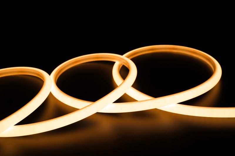 LED Neon Tube 13x13mm warmweiß als gleichmäßige Lichtlinie für indirekte Beleuchtung, Silikon Schlauch 24V IP67