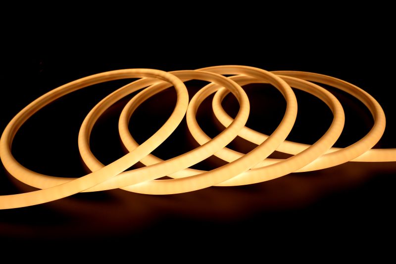 LED Neon Tube 13x13mm warmweiß als flexible Lichtlinie für indirekte Beleuchtung, Silikon Schlauch 24V IP67