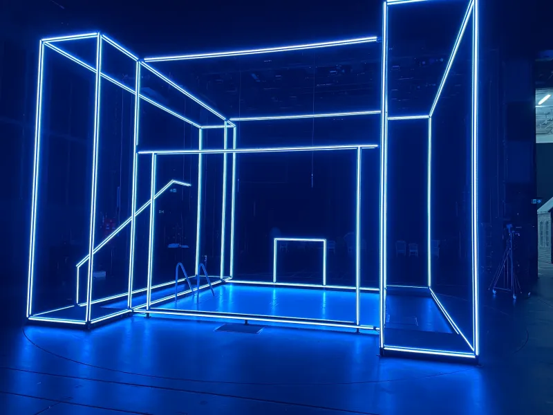 led-buehnenbeleuchtung-der-kirschgarten-hellblau