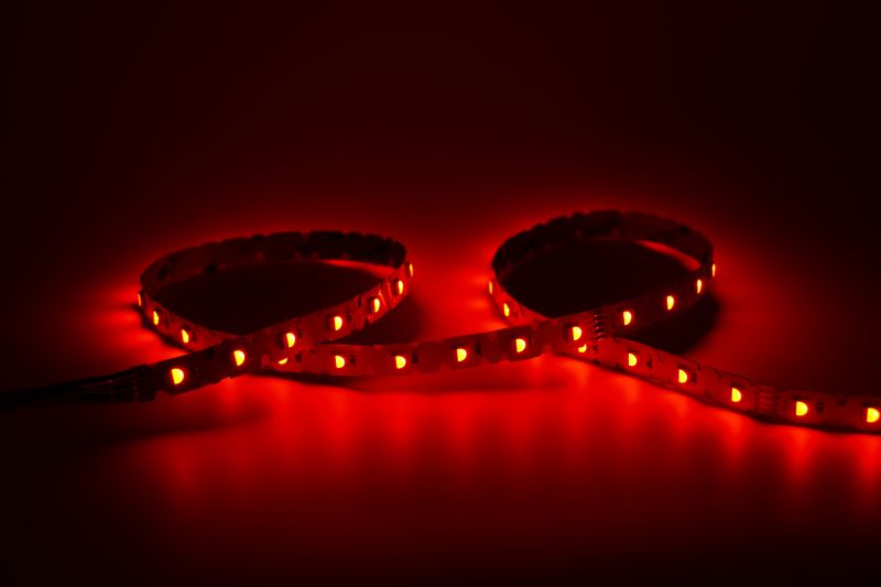 roter LED Streifen 24V SMD mit indirektem Licht für Ambientebeleuchtung Raumbeleuchtung und dekorative Akzentbeleuchtung