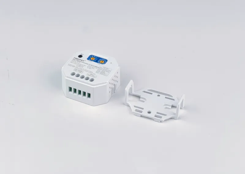 MiBoxer DL-RF Signalwandler mit beiliegender Montagehalterung für Unterputzdose und Wandmontage