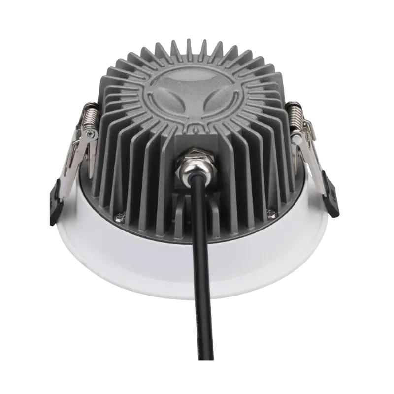 Rückseite des LED Einbaustrahlers IP65 8W 24V in 2700K Warmweiß mit Aluminium-Kühlkörper