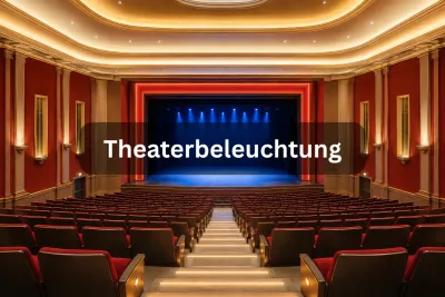 Moderner Theatersaal mit indirekter LED Beleuchtung, beleuchteten Treppenstufen und Bühnenbeleuchtung