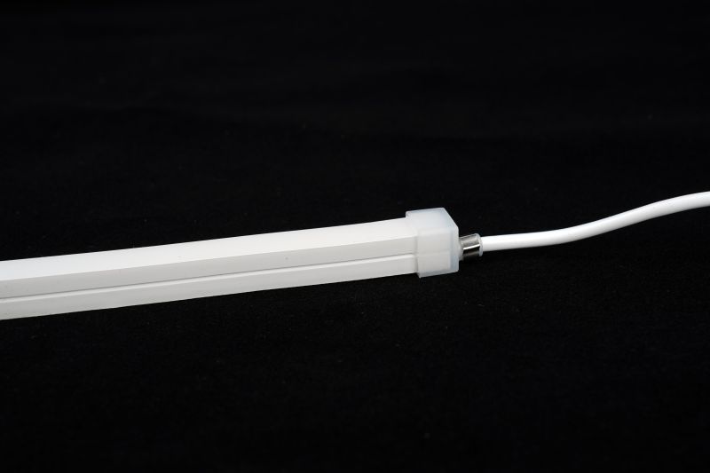 LED Neon Tube 12x12mm mit Anschlusskabel und Einspeisung, Silikon Schlauch 24V IP67 Detailansicht