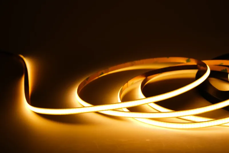 Punktfreier COB LED Streifen 5mm Art.-Nr. 22305 mit warmweißem 2700K Licht