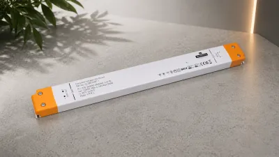 Slim LED Netzteil 24V von Snappy in moderner Installationsumgebung für enge Einbausituationen