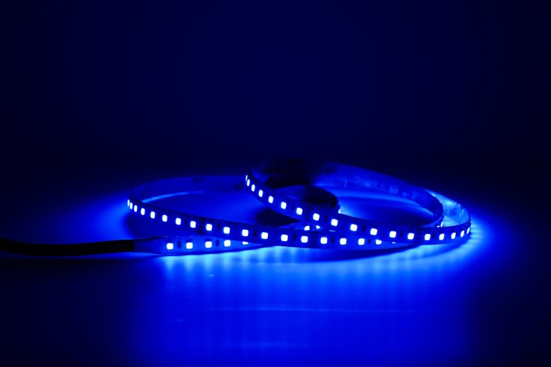 RGB LED-Streifen 10 mm – 60LEDs/m, 24 V, 14,4 W/m – Lichtband mit 120° Abstrahlwinkel
