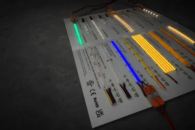 Hochwertiges LED Streifen Musterheft auf dunklem Schiefer mit leuchtenden LEDs