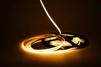 COB LED Streifen 5mm 2700K Art.-Nr. 22305 – warmweiß COB LED Streifen 5mm Art.-Nr. 22305 in Warmweiß 2700K mit homogener Lichtlinie auf Rolle
