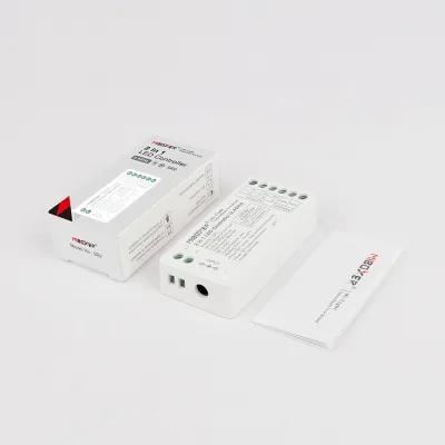 MiBoxer SR2 LED Controller – kompaktes Gehäuse 17x36x74,5 mm, Schrägansicht, 2-in-1 für einfarbige und CCT LED Streifen