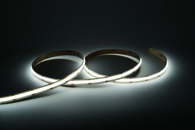 COB LED Streifen mit homogener Lichtlinie und 608 LEDs pro Meter auf 12V Basis