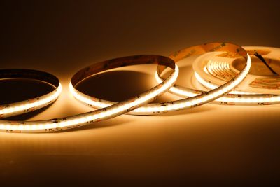 COB RGBCCT LED-Streifen 12 mm im RGB-Farbwechsel – homogenes Lichtband in Rot, Grün und Blau ohne sichtbare LED-Punkte