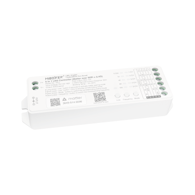 MiBoxer ML5 Matter LED Controller – kompaktes Gehäuse 17x36x74,5 mm, Schraubklemmen, Schrägansicht, 5-in-1 für alle LED-Typen