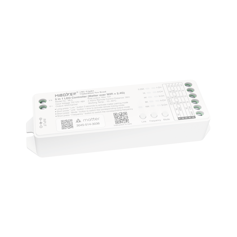 MiBoxer ML5 Matter LED Controller – kompaktes Gehäuse 17x36x74,5 mm, Schraubklemmen, Schrägansicht, 5-in-1 für alle LED-Typen