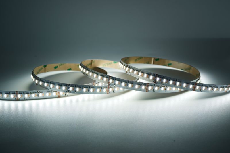 RGBCCT 5-in1 LED-Streifen 12 mm – 120LEDs/m, 24 V, 33 W/m – 2700K-6500K Band mit 120° Abstrahlwinkel