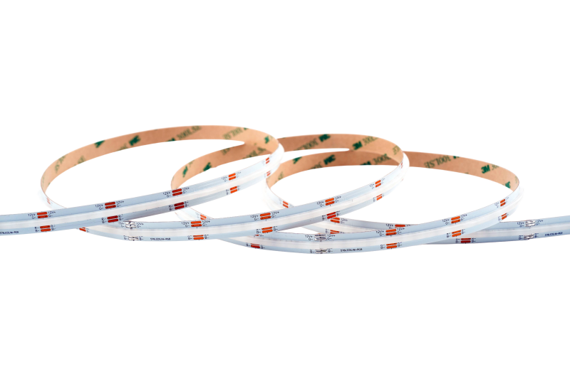 Detailaufnahme eines RGB COB LED Streifens 8 mm, homogenes Licht ohne sichtbare Punkte, 576 LEDs/m, 24 V, 14 W/m – ideal für akzentuierte Innenbeleuchtung und Möbelbeleuchtung