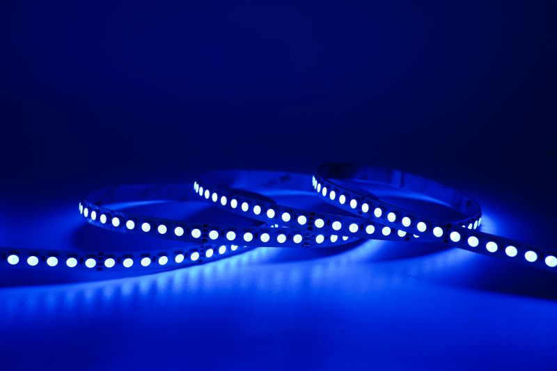 RGB LED-Streifen 10 mm – 120LEDs/m, 24 V, 26 W/m – Lichtband mit 120° Abstrahlwinkel