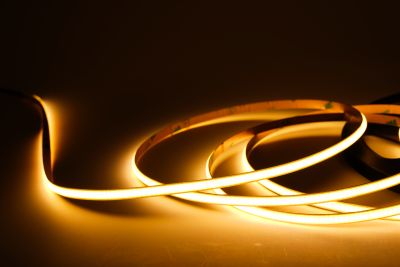 COB LED-Streifen 5 mm auf Rolle mit Anschlusskabel – 24 V, IP33, 7 W/m, rückseitig mit 3M-Klebeband