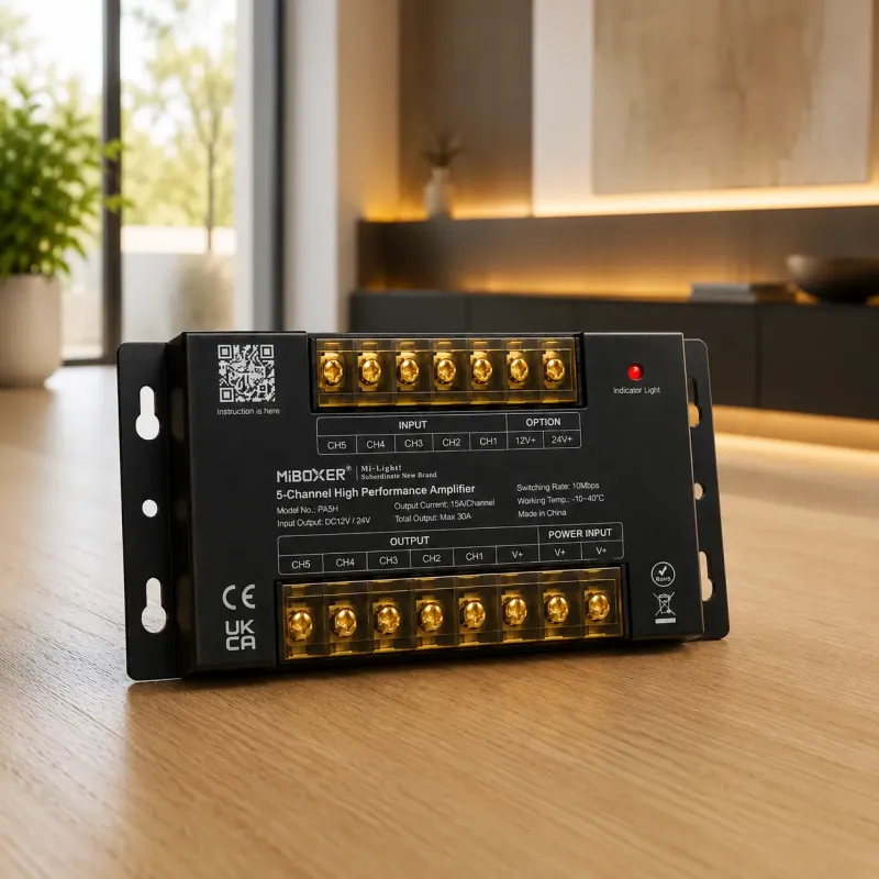 5-Kanal LED Verstärker für indirekte LED Beleuchtung im modernen Wohnraum
