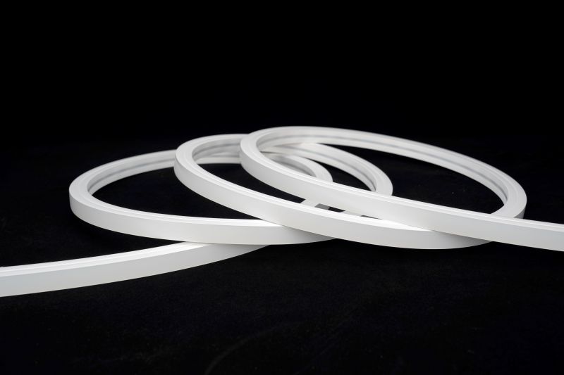 LED Neon Tube 20x20mm flexibel verlegt, 5m Rolle 24V IP67 Silikon Neon Flex