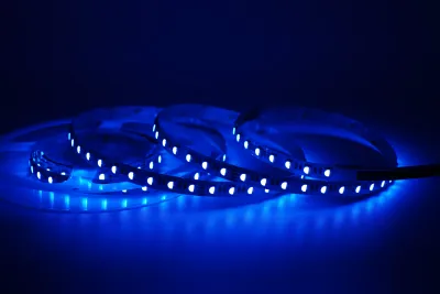 LED Streifen Set RGBW – SMD LED Streifen 24V, 60 LEDs/m, 4-in-1, 18 W/m, 953 lm/m, 5m, RGB + Warmweiß 3000K, CRI 80 – SS100 Netzteil, SR5 Funk-Controller & C5 Fernbedienung Schwarz