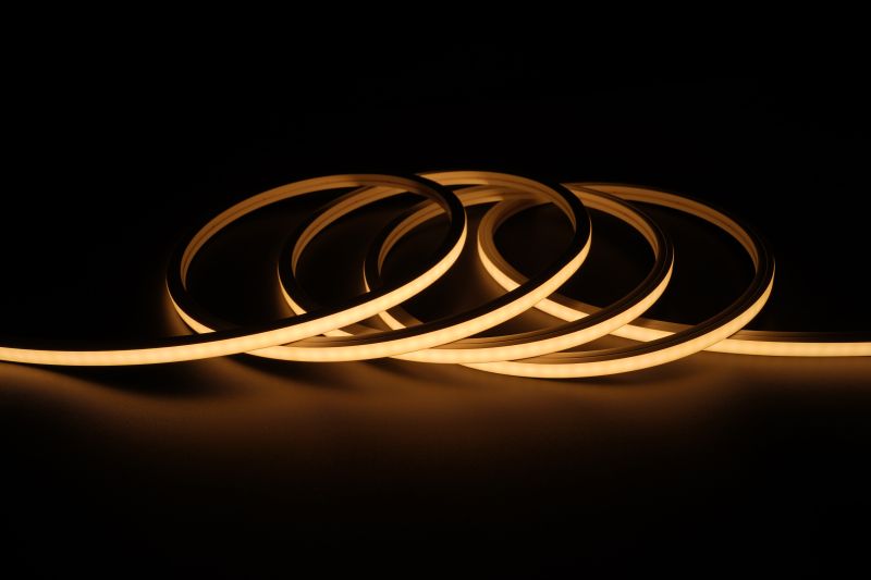 LED Neon Tube 10x10mm warmweiß als 5m Rolle, leuchtender Silikon Schlauch für indirekte Beleuchtung 24V IP67